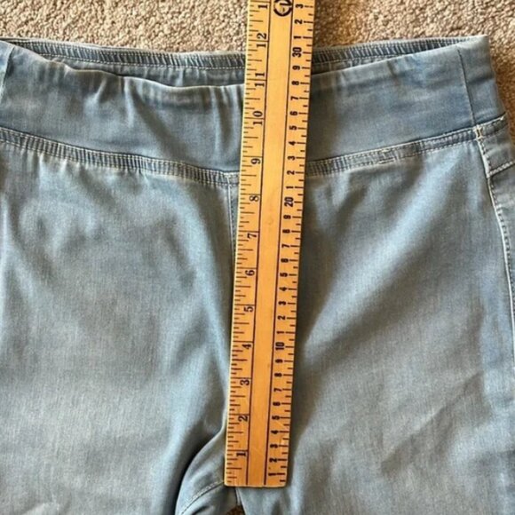 We The Free Light Blue In My Feelings Mid Rise Crop Boot Light Wash Size Small - Picture 7 of 7